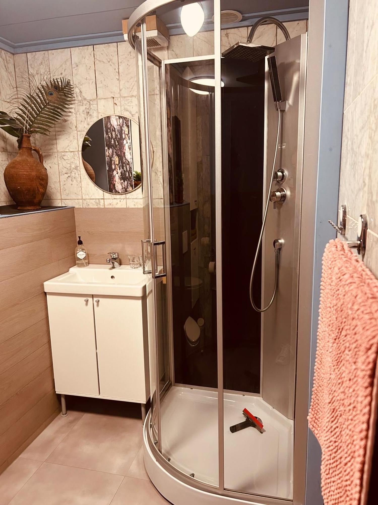 Slapen Bij Cafe De Concurrent Hotel Влисинген Екстериор снимка